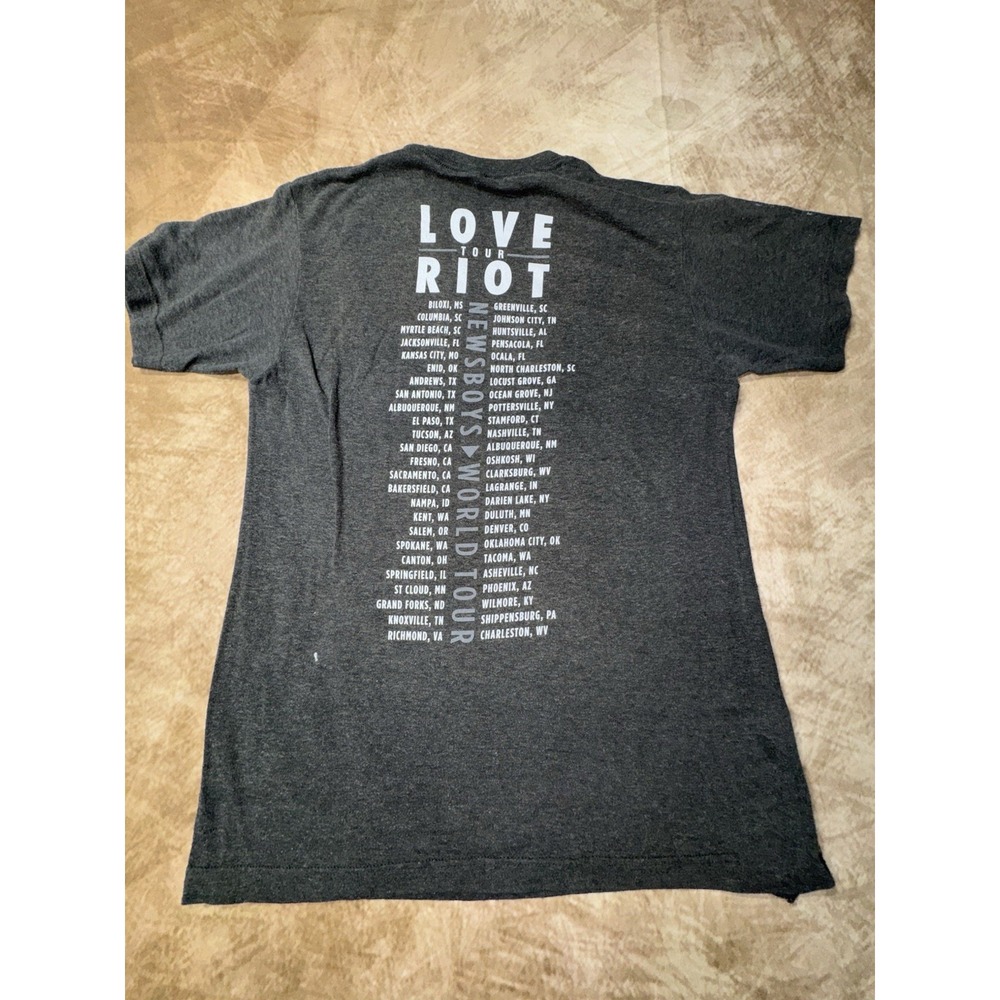 News Boys Love Riot 2017 World Tour  Graphic Print Grey T-Shirt Womens Medium - Picture 5 of 7